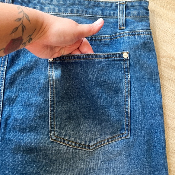 Boohoo Women’s Plus Mid Wash High Waisted Distressed Denim Jean Shorts Size 18 - Picture 8 of 8